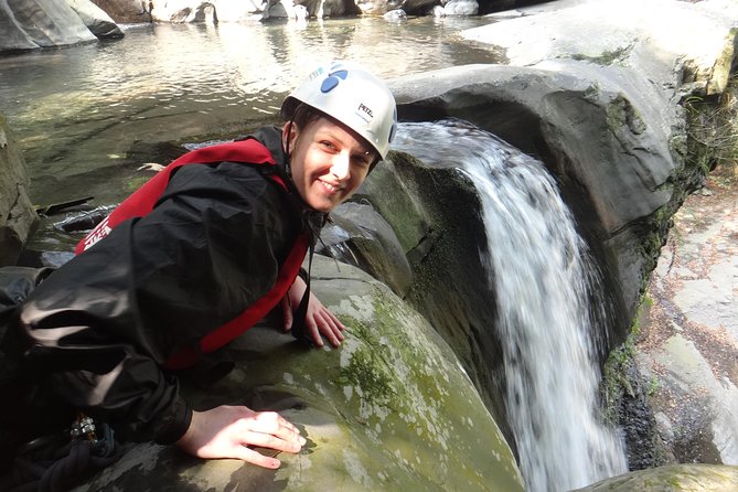 Yi-Hsin creek canyoning in northern Taiwan - Swimming pools, water jumps, and time to slow down